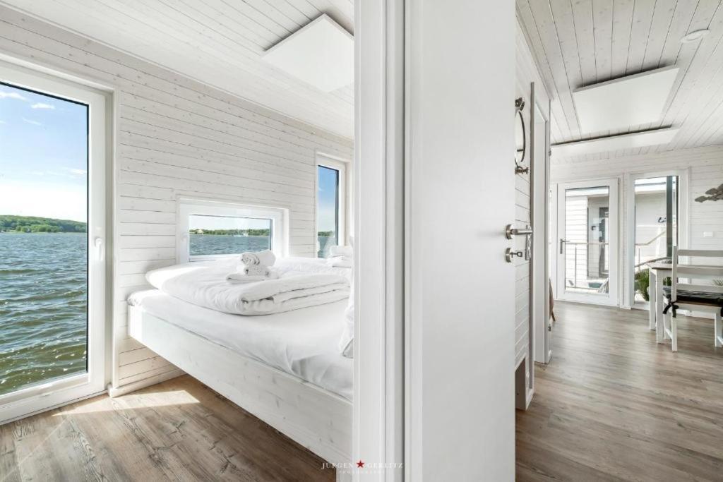 Hausboot Gluecksmomente Mit Dachterrasse In Schleswig Am Ostseefjord Schlei Екстериор снимка