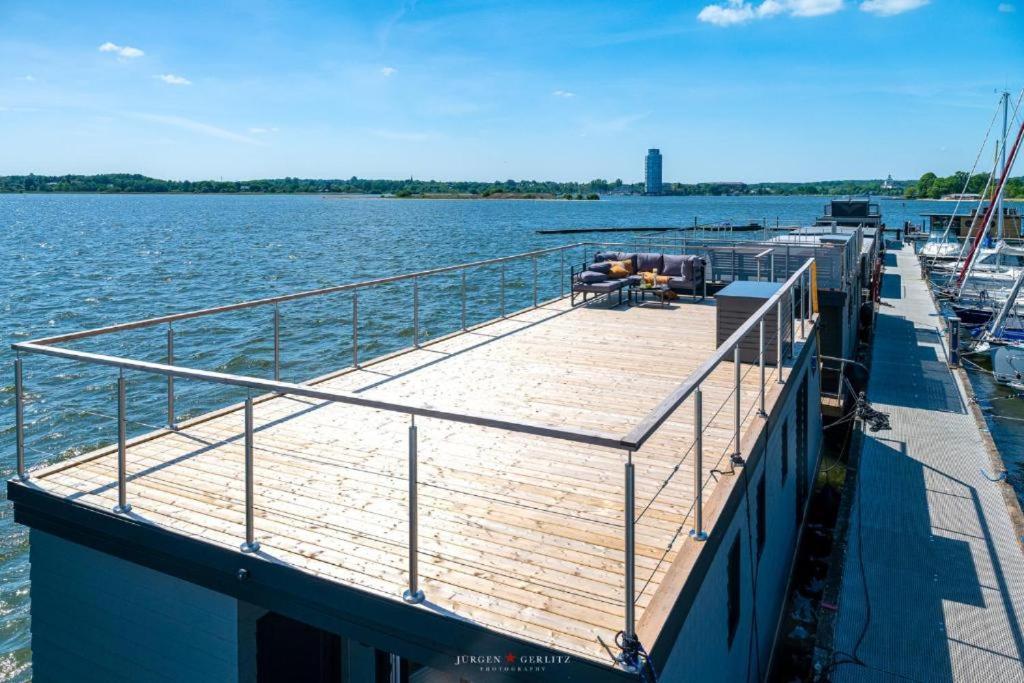 Hausboot Gluecksmomente Mit Dachterrasse In Schleswig Am Ostseefjord Schlei Екстериор снимка