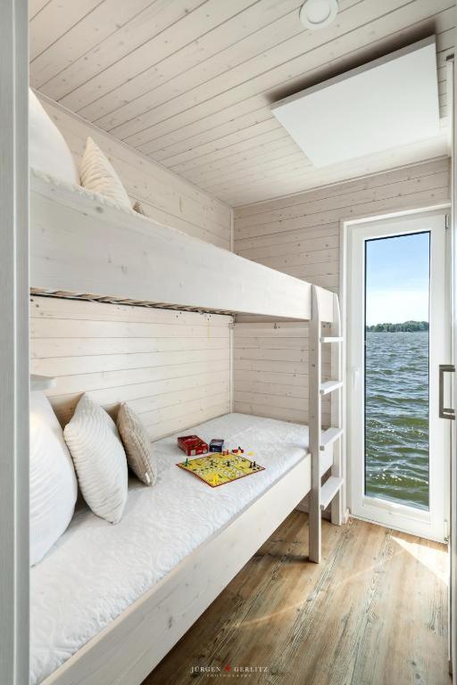 Hausboot Gluecksmomente Mit Dachterrasse In Schleswig Am Ostseefjord Schlei Екстериор снимка
